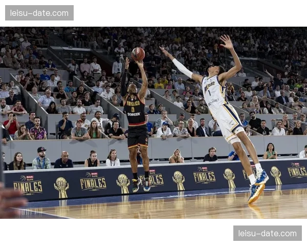 马刺文班亚马防守覆盖面积 5次封盖限制步行者内线进攻效率 马刺文班亚马防守覆盖面积 5次封盖限制步行者内线进攻效率