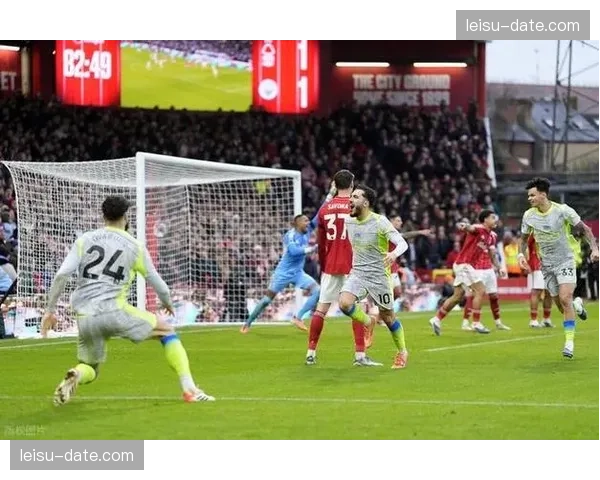 桑德兰高位防守挤压对手空间 战术变化曾助球队逼平曼城